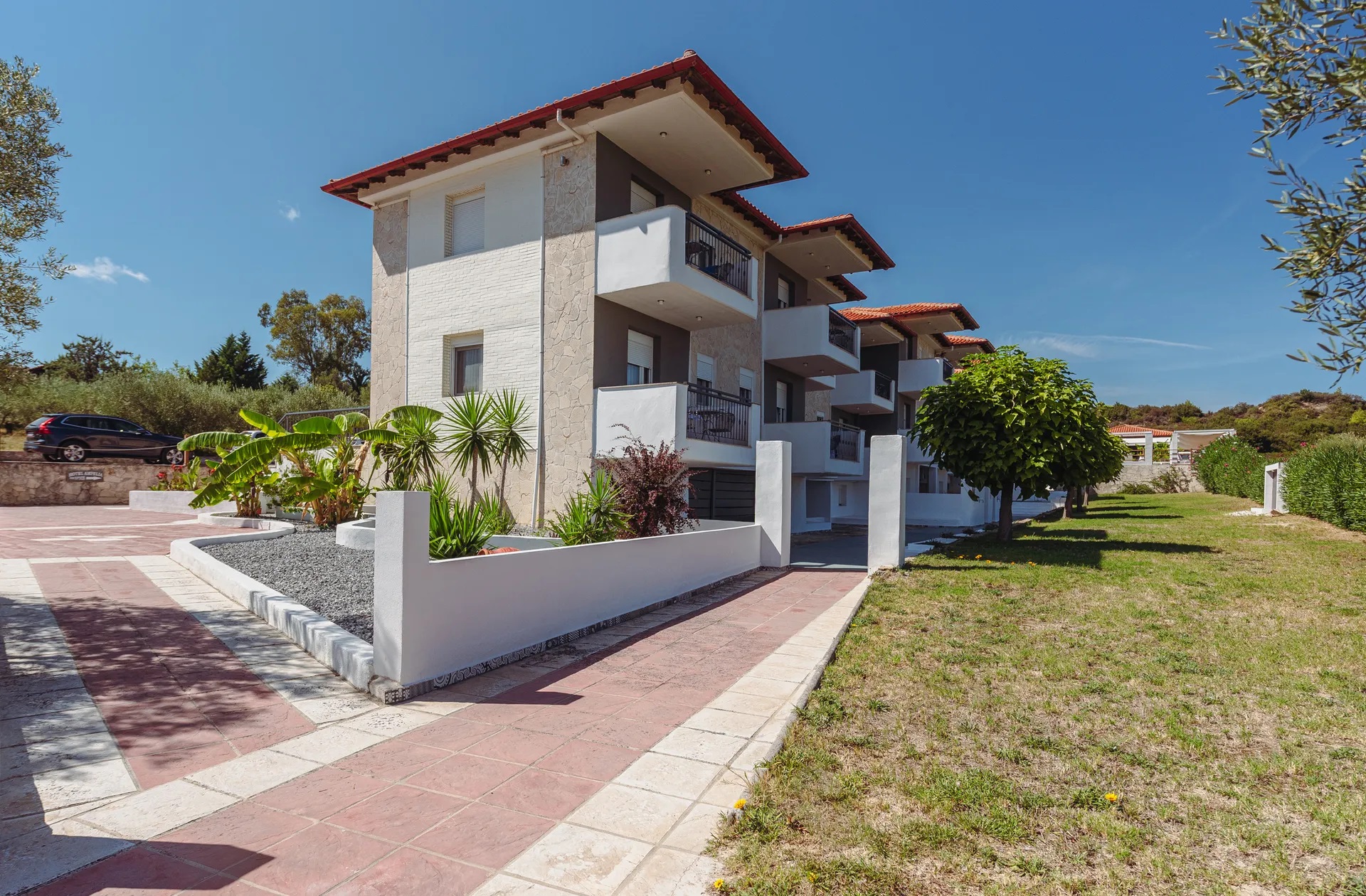 Ampelia Hotel Kassandra-Zgrada hotela.jpg