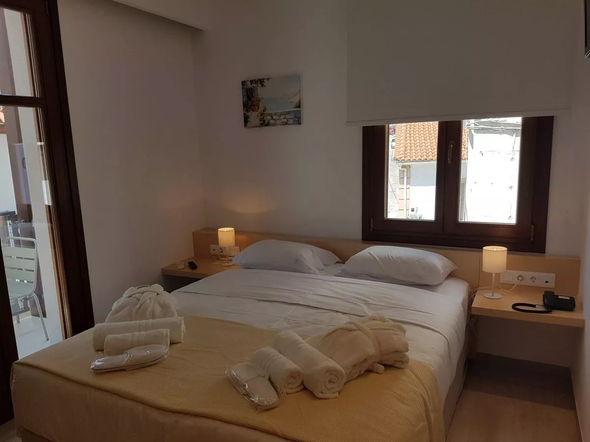 8kto Guest House Skiathos-Standardna soba balkon prvi sprat.jpg