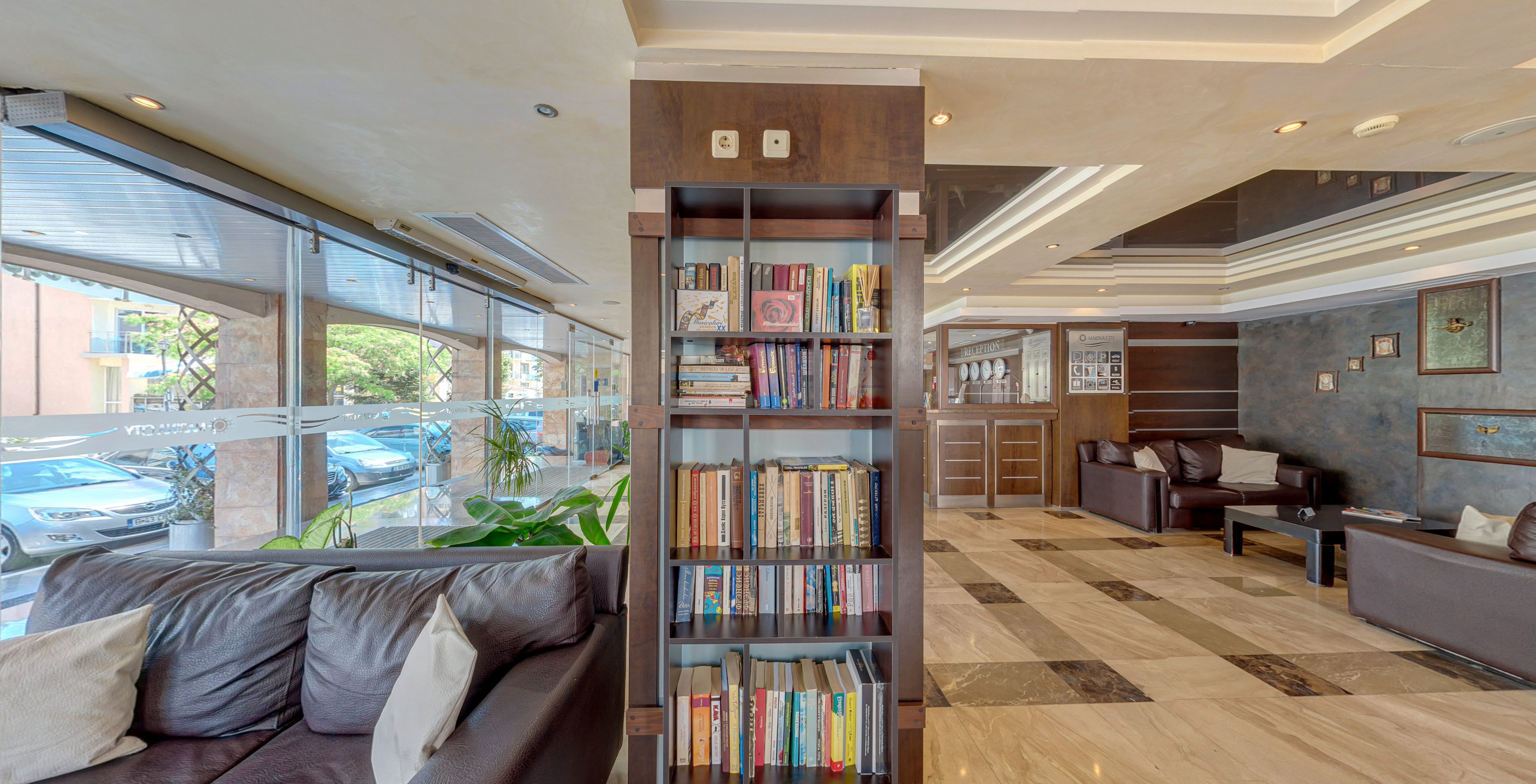Marina City apart Hotel Lobby.jpg