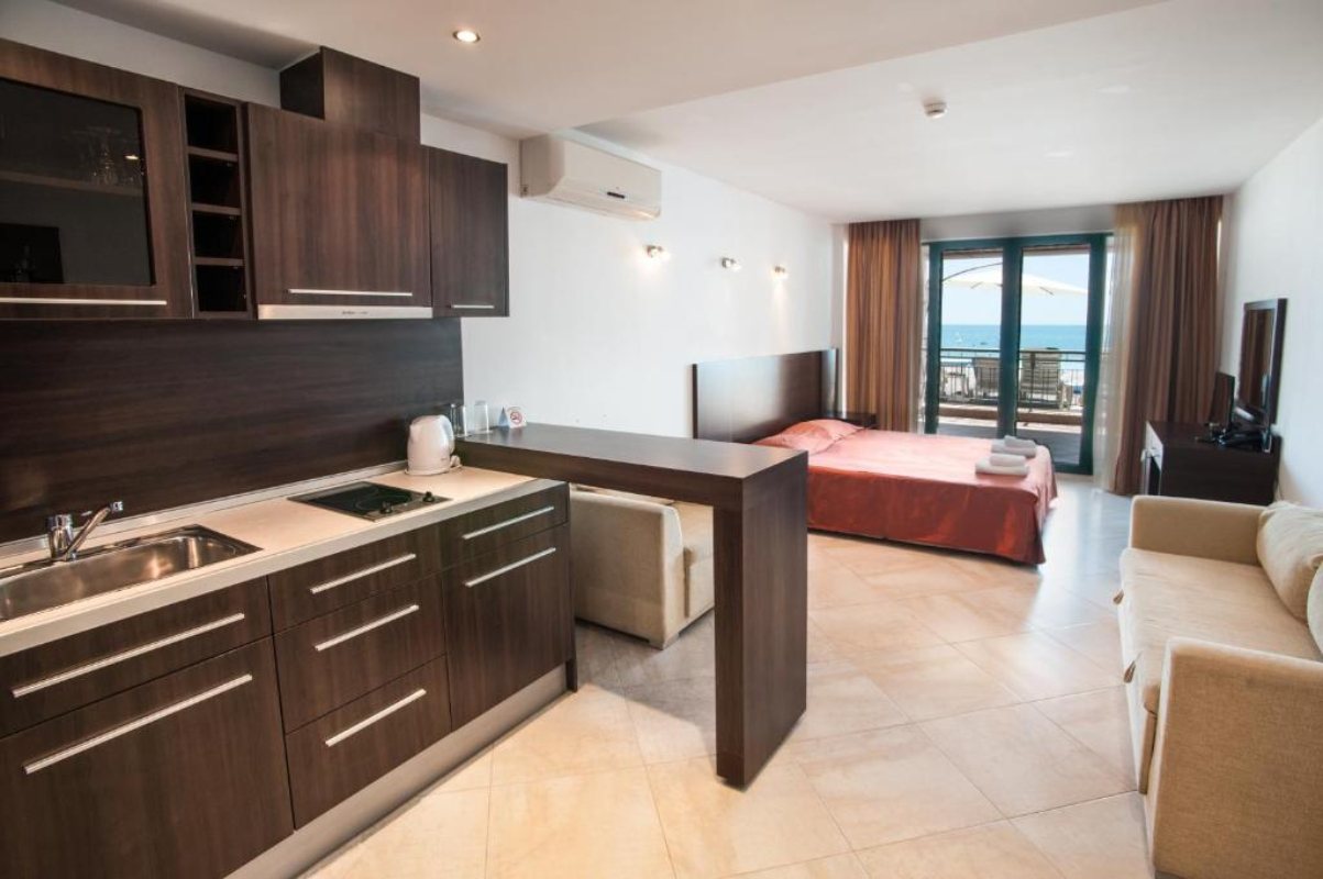 Marina City apart Hotel Studio.jpg