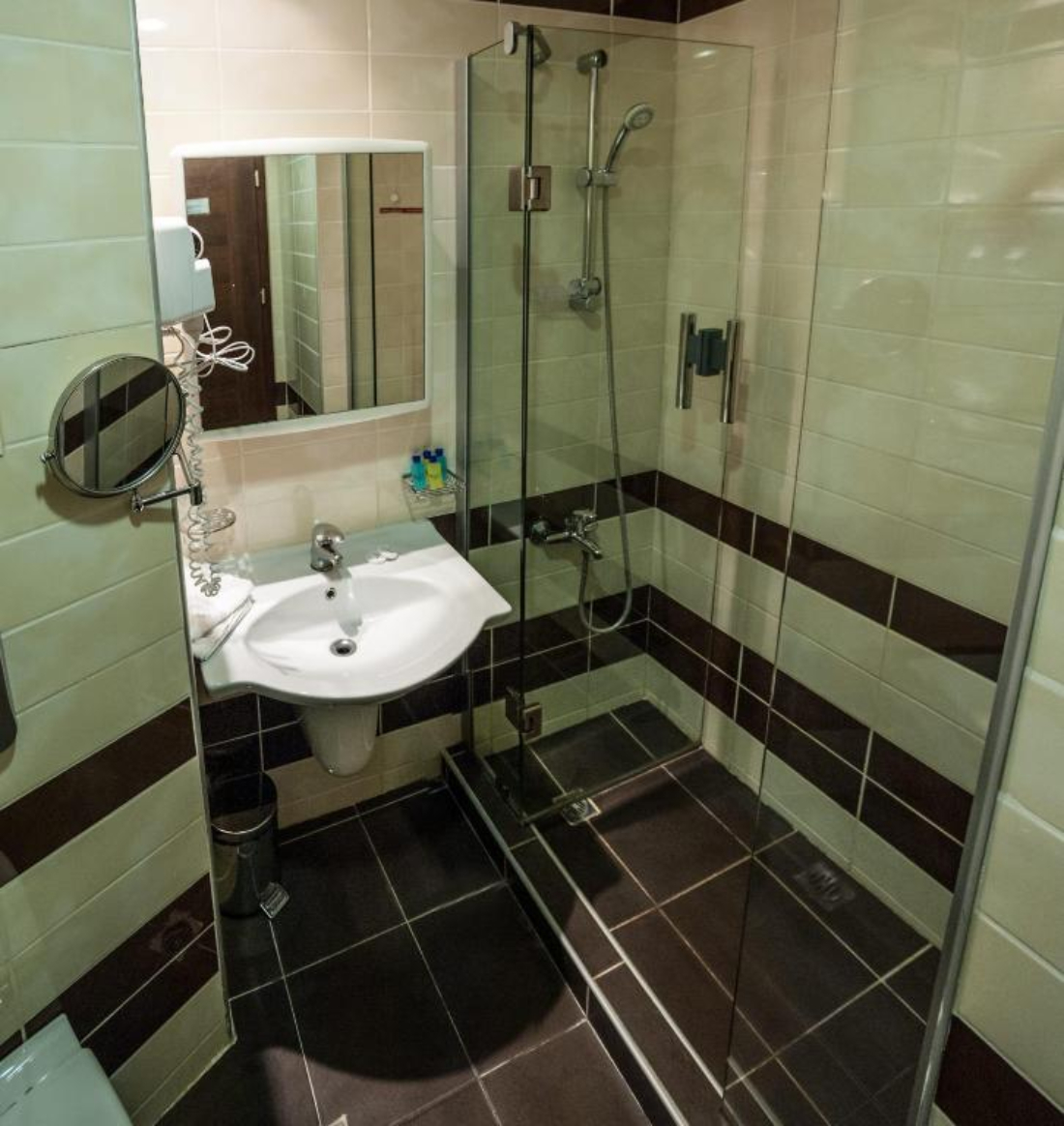 Marina City apart Hotel bathroom.jpg