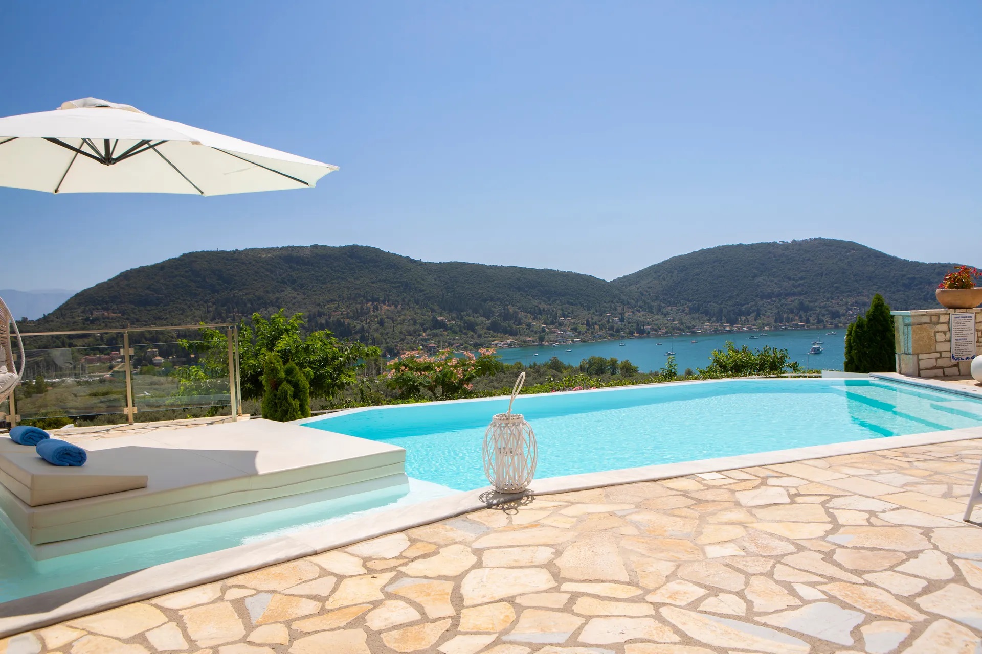 Armonia Afroditi Villas Collection-Bazen.jpg