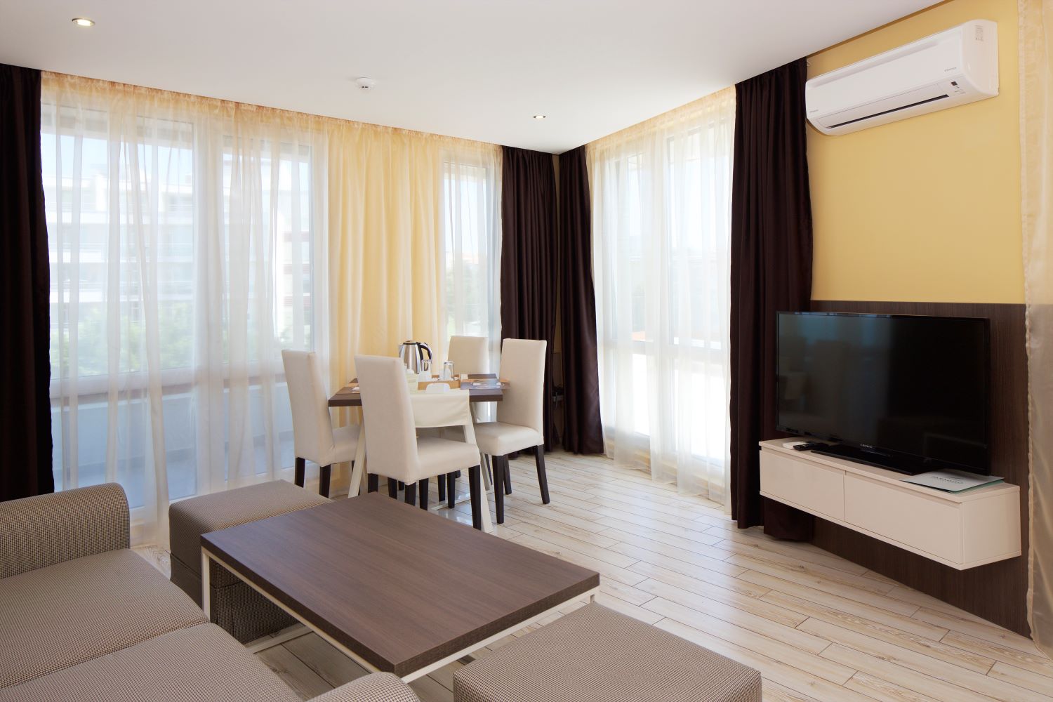 Paradiso Aparthotel-Apartman dnevna soba.jpg
