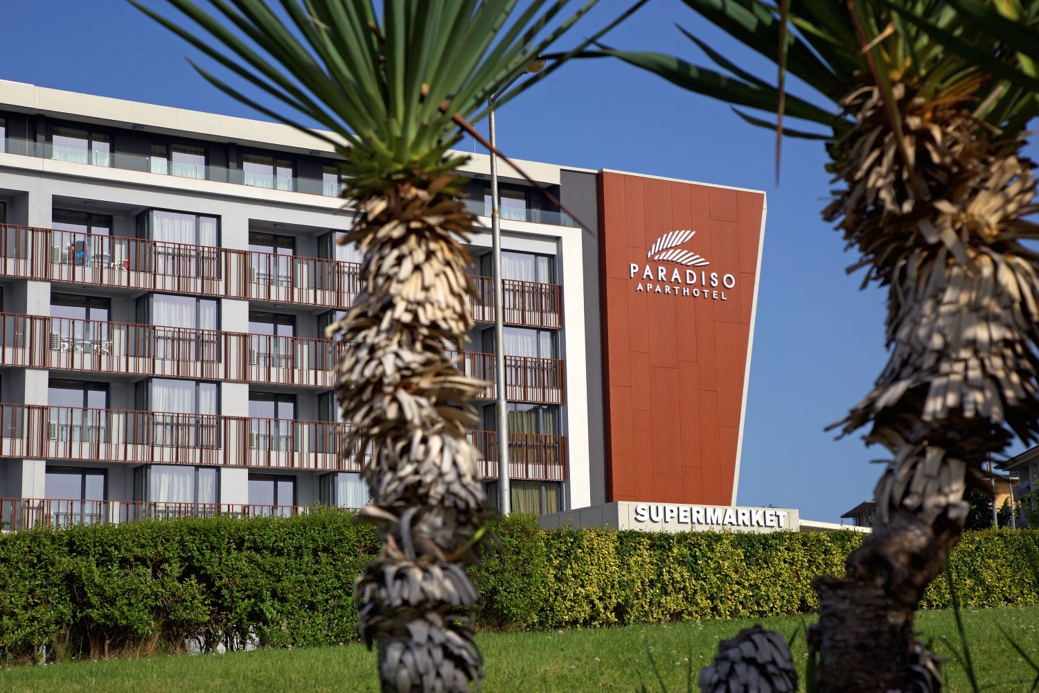 Paradiso Aparthotel-Zgrada hotela.jpg