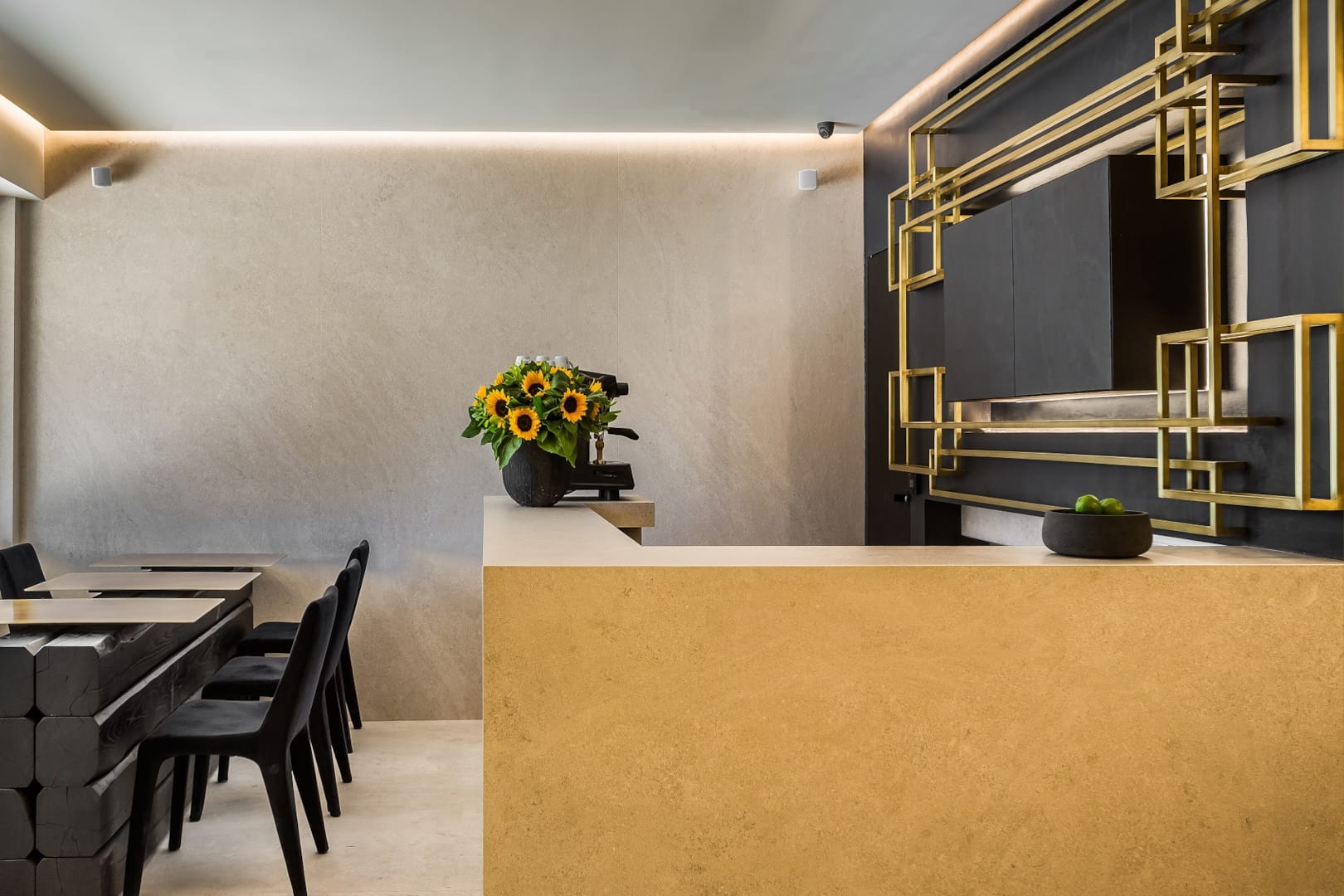 Canale Hotel & Suites-bar.jpg