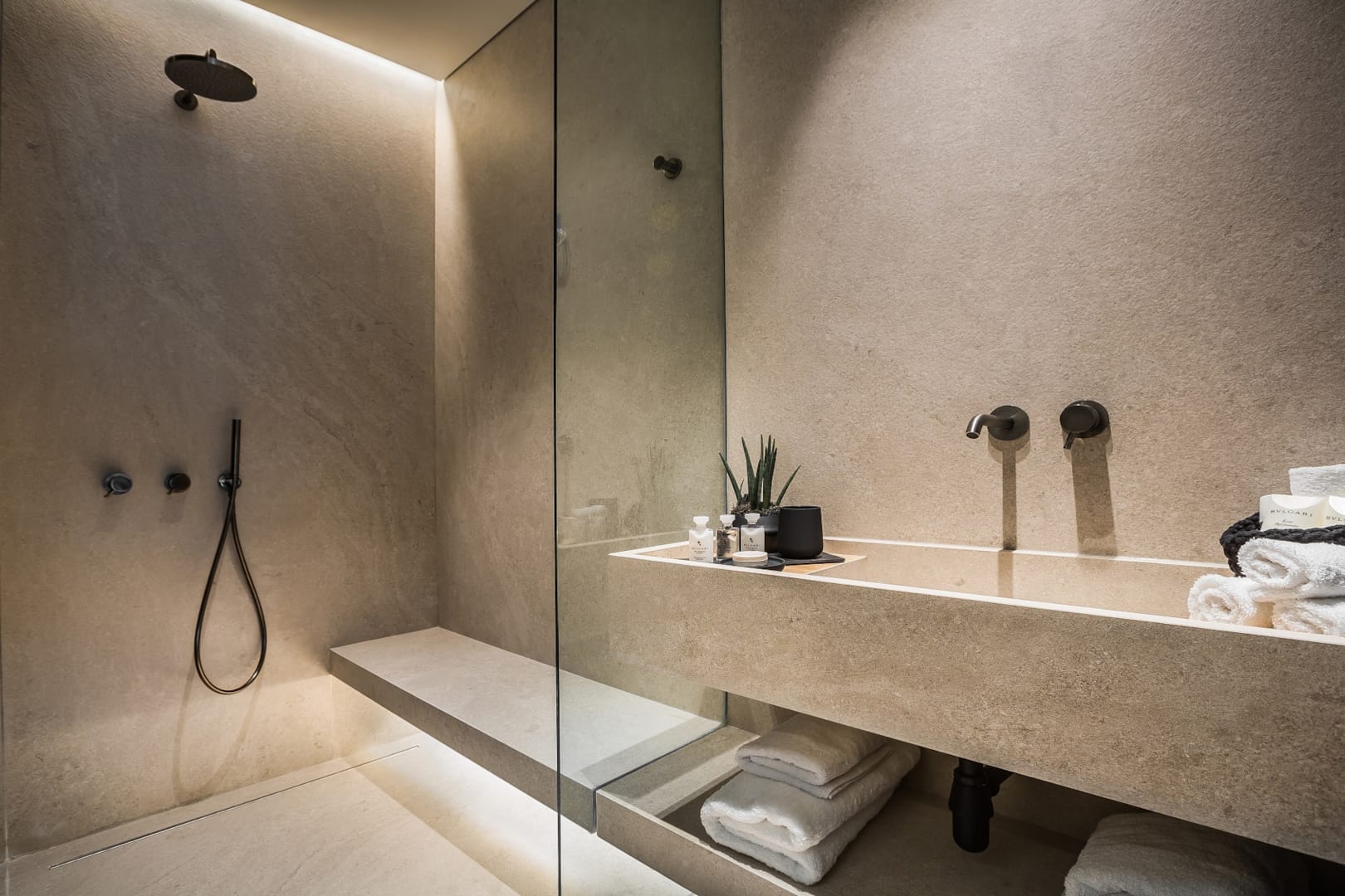 Canale Hotel & Suites-kišni tuš.jpg