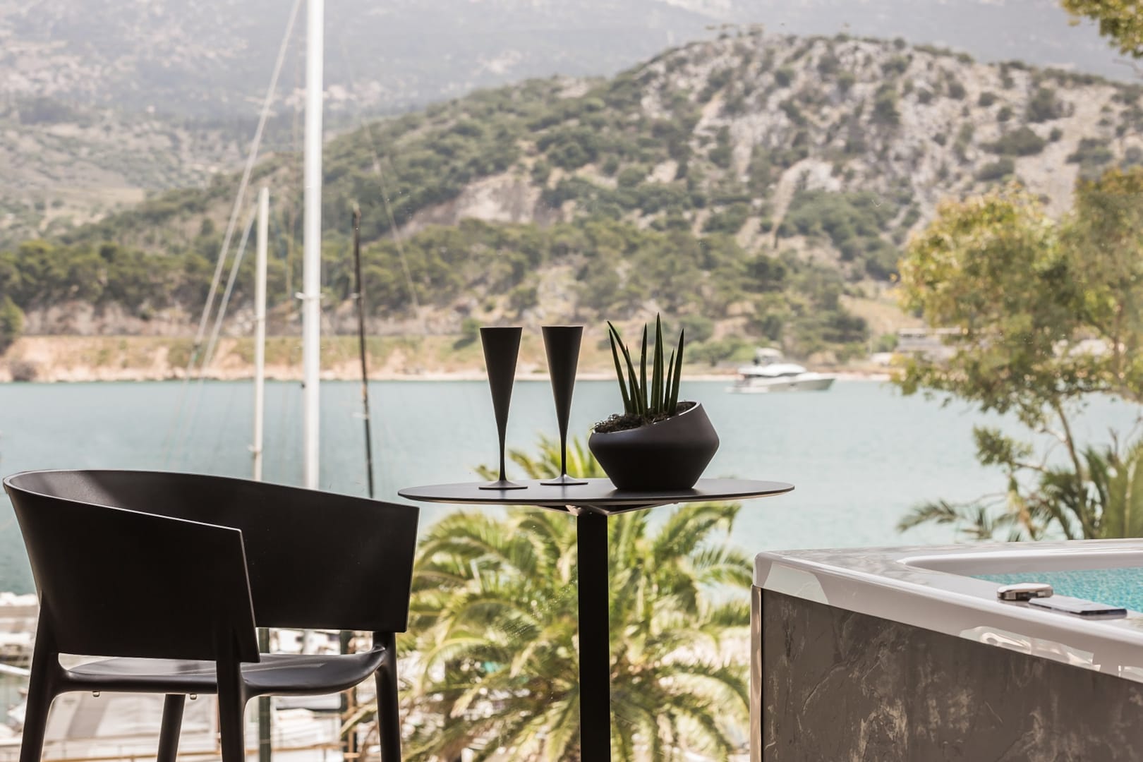 Canale Hotel & Suites-penthaus sa balkonom.jpg
