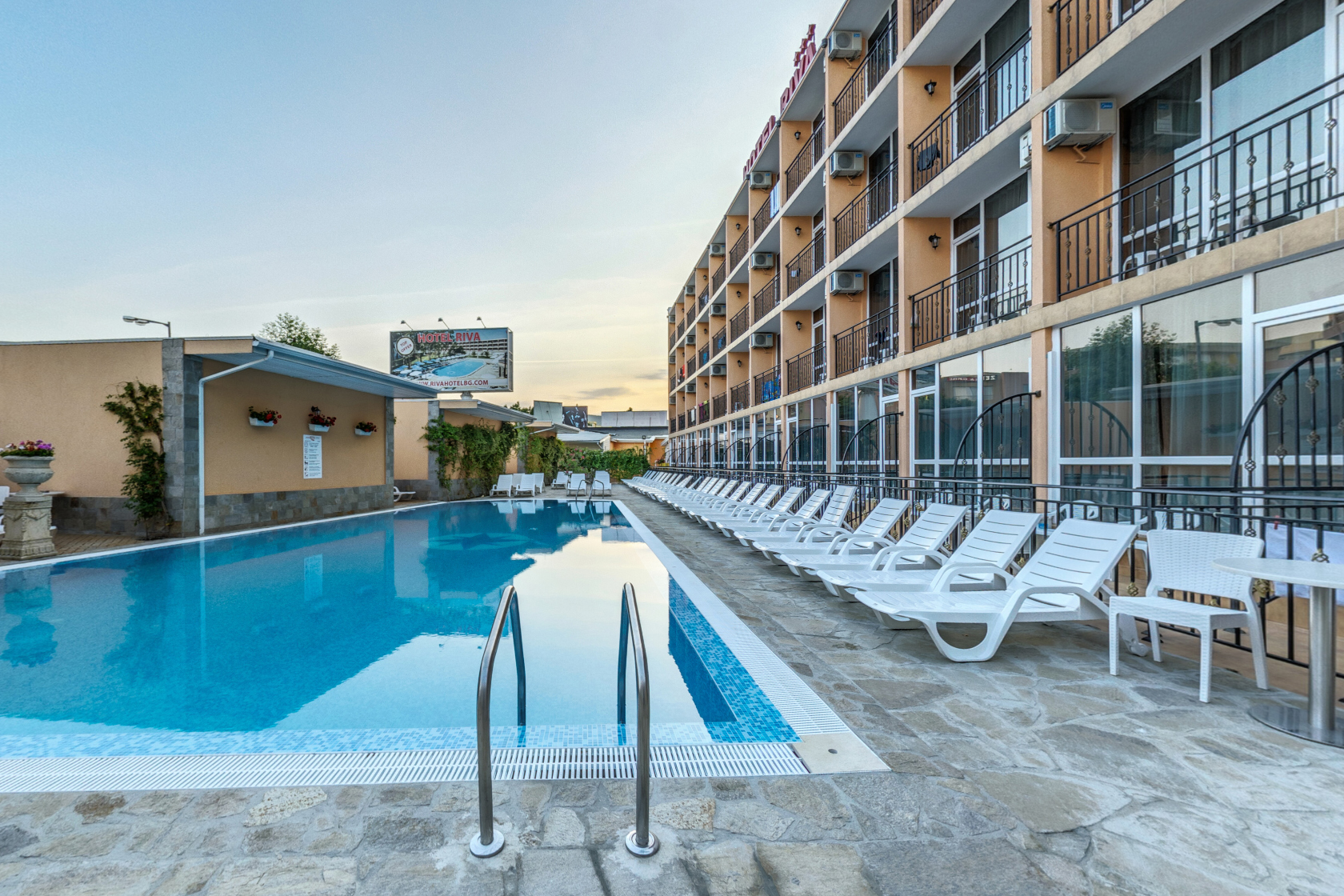 Hotel Riva Park bazen sa slanom vodom