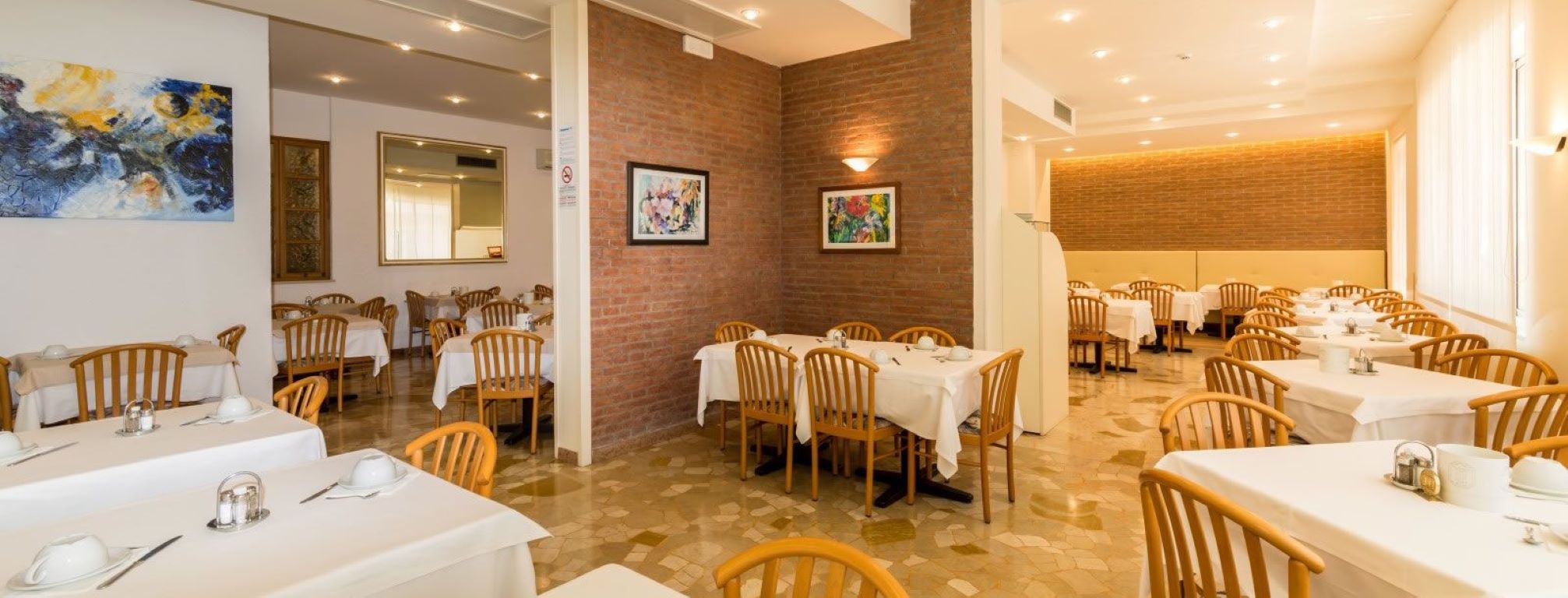 Touring Hotel-Restoran.jpg