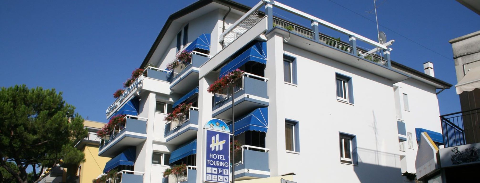 Touring Hotel-Zgrada hotela.jpg