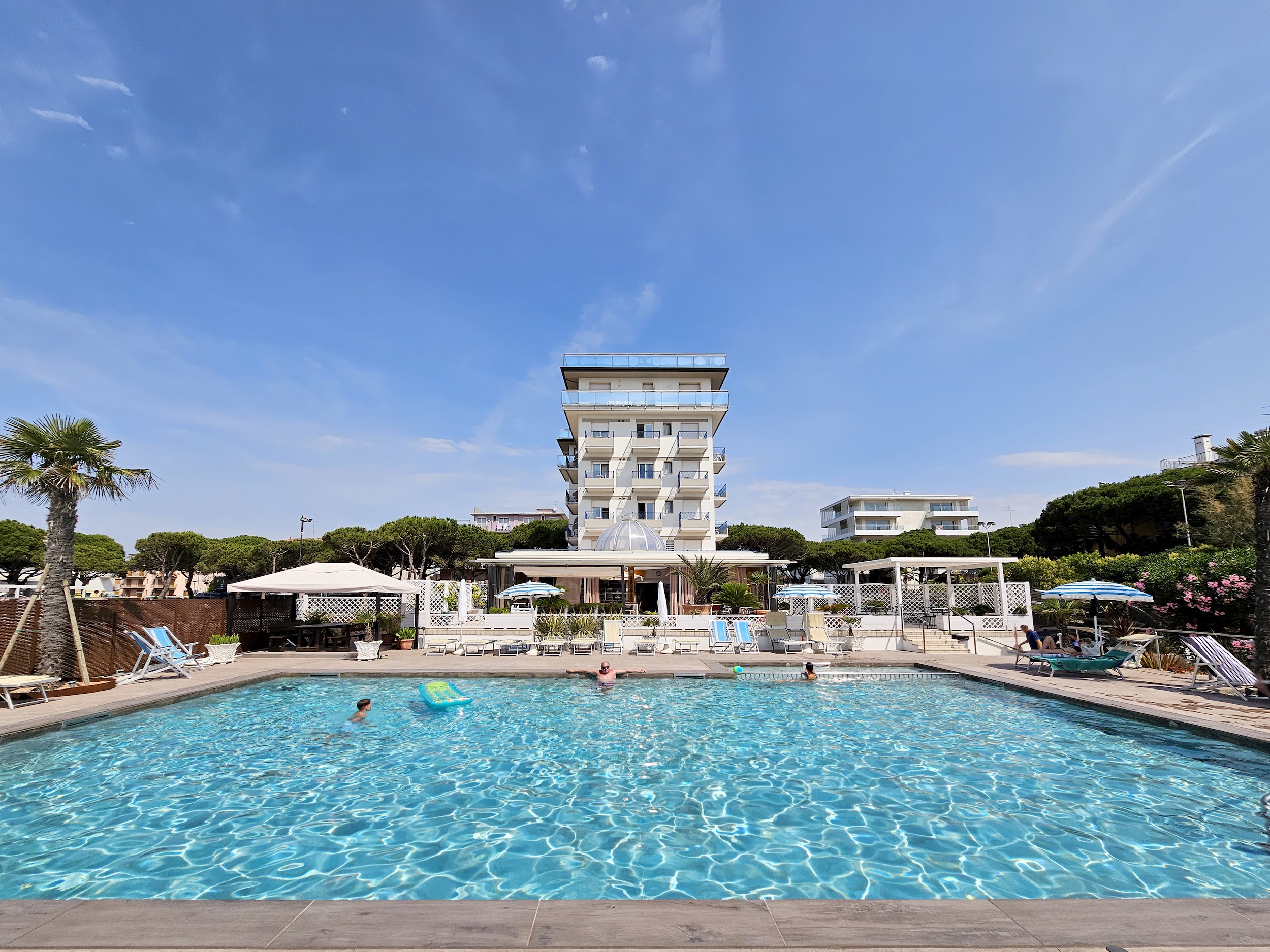 Hotel La Brezza-Bazen.jpeg