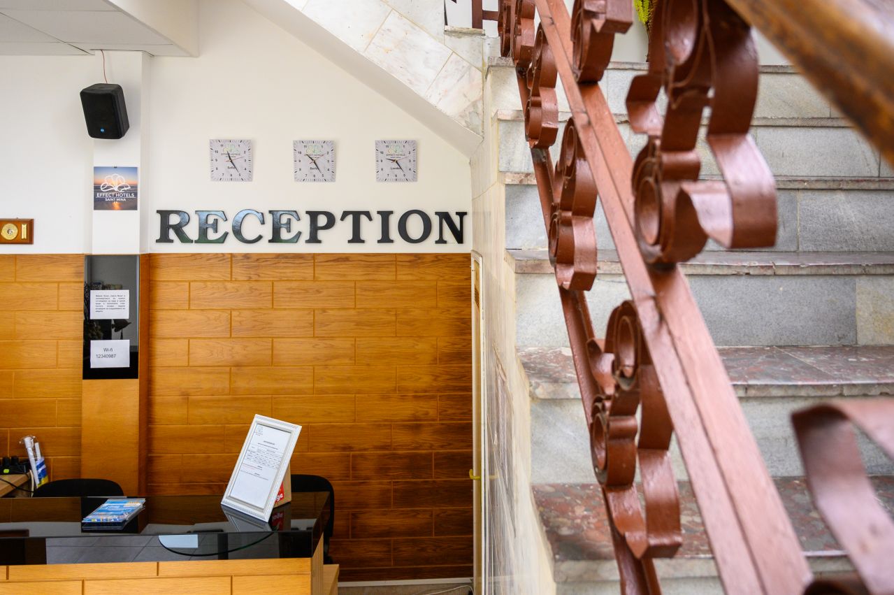 Hotel Effect Saint Mina recepcija.jpg