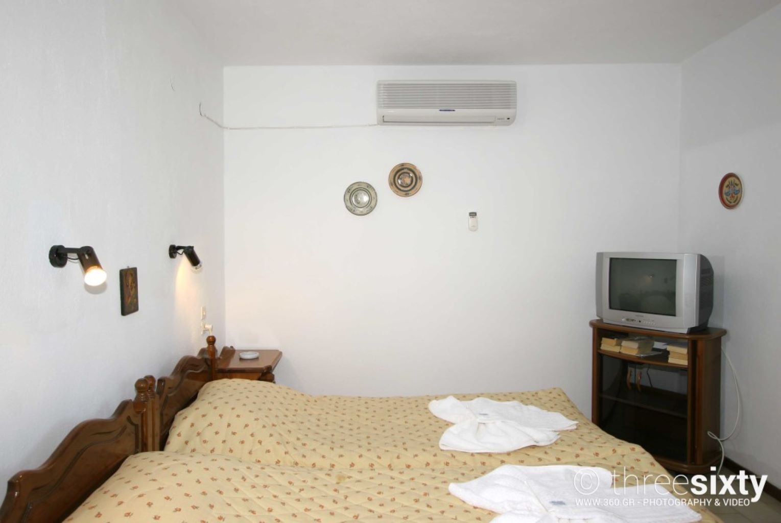 Pandora Studios & Apartments-spavaća-soba-tv-.jpg