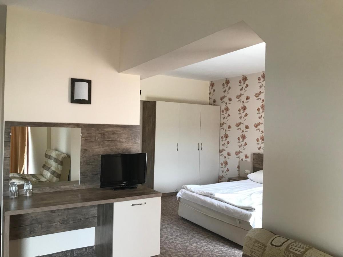 Hotel Lira studio