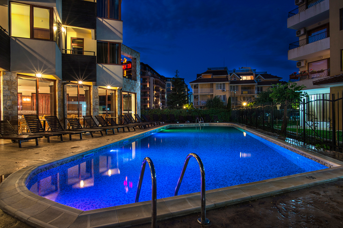 Hotel Lira uzgled bazena