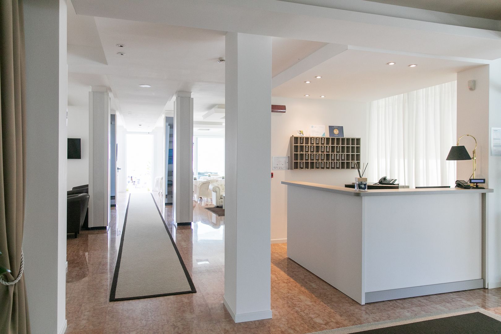 Boston Hotel-Recepcija.jpg