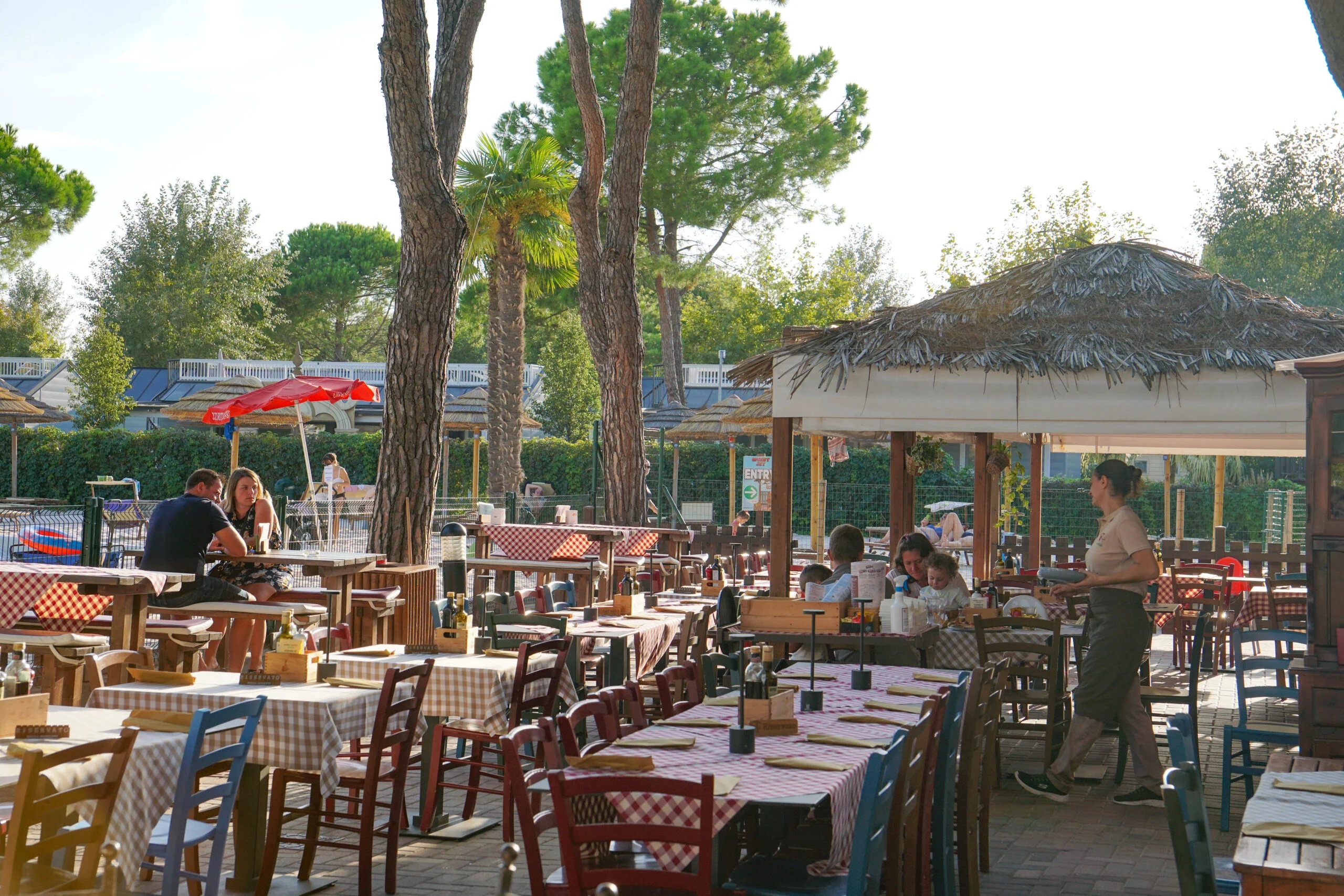 Union Lido Art & park Hotel-Bar pored bazena.jpg