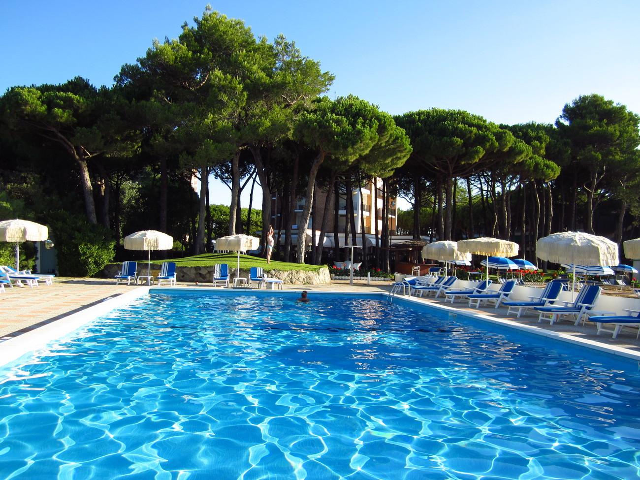Beau Rivage Pineta-Bazen.jpg