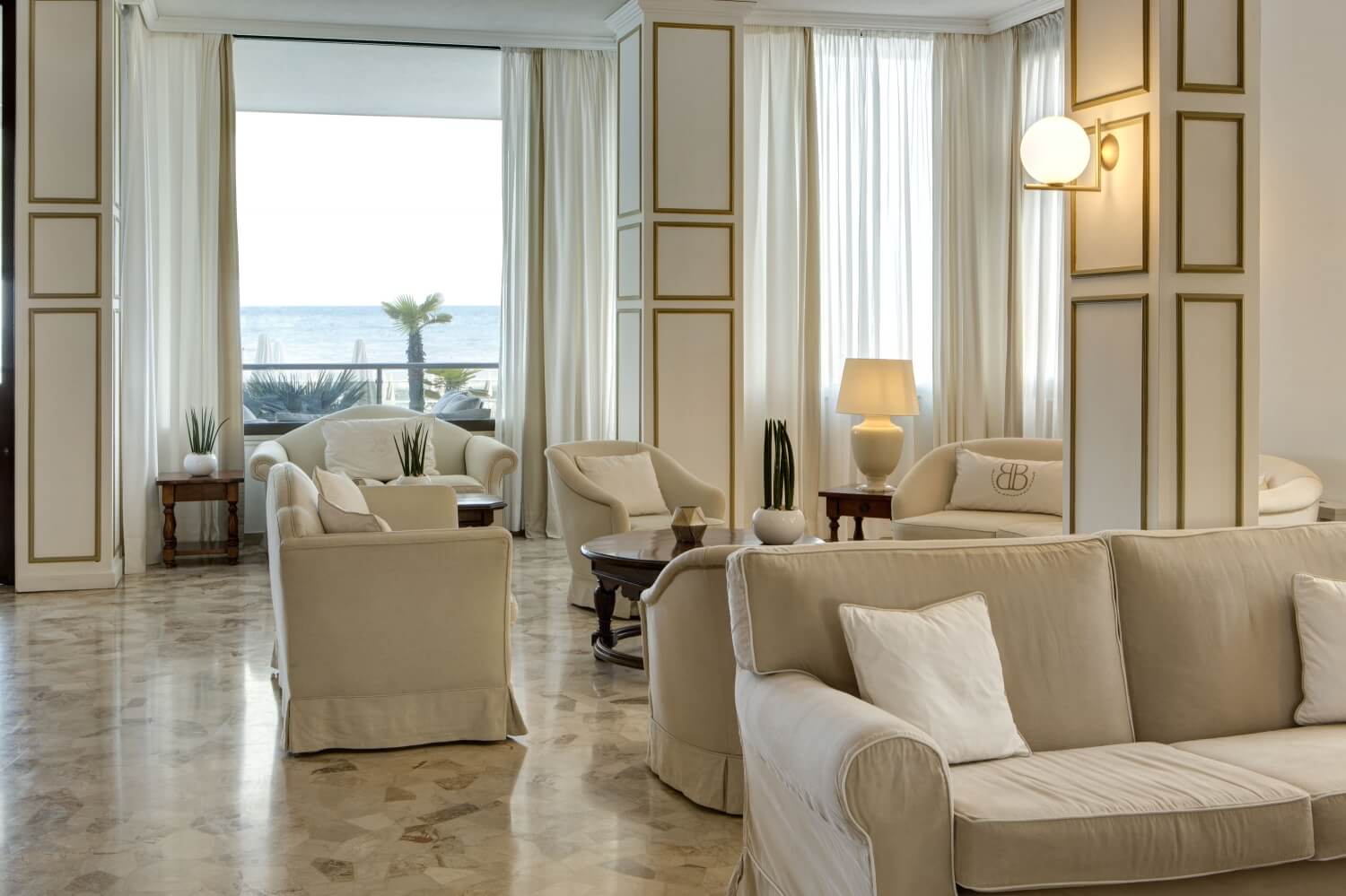 Byron Bellavista-Lobby.jpg