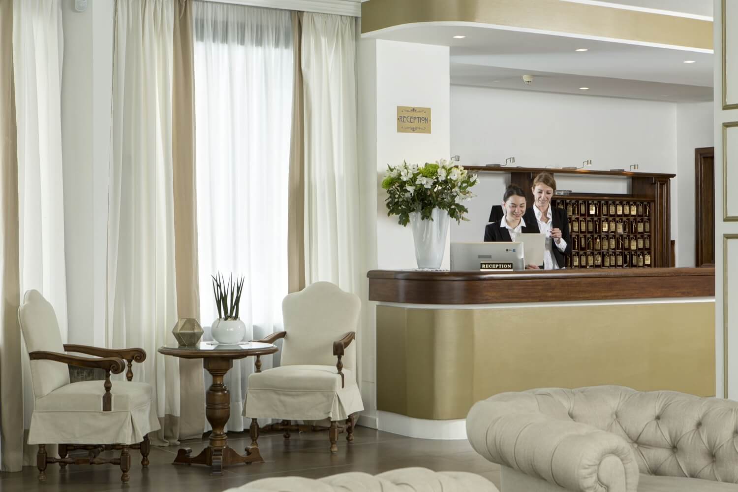 Byron Bellavista-Recepcija.jpg