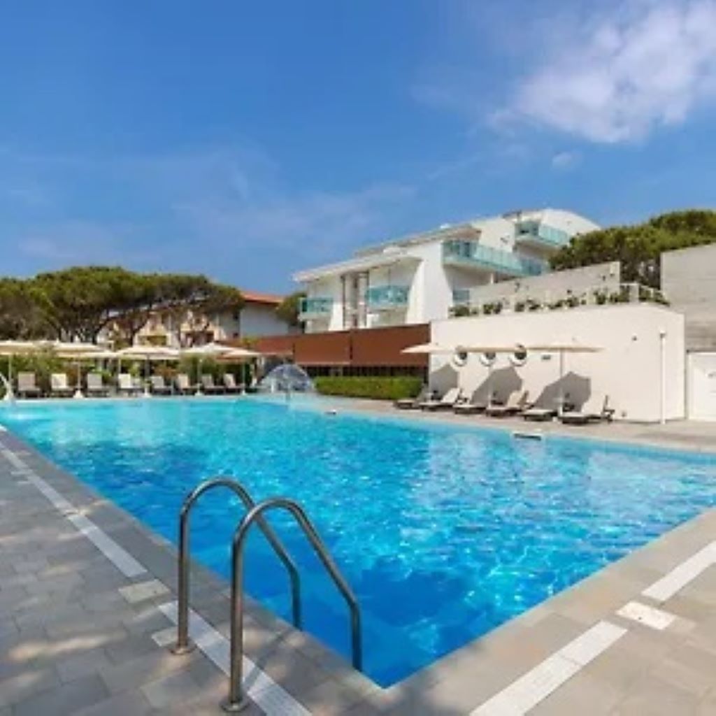 Park Hotel Ermitage-Bazen.jpg