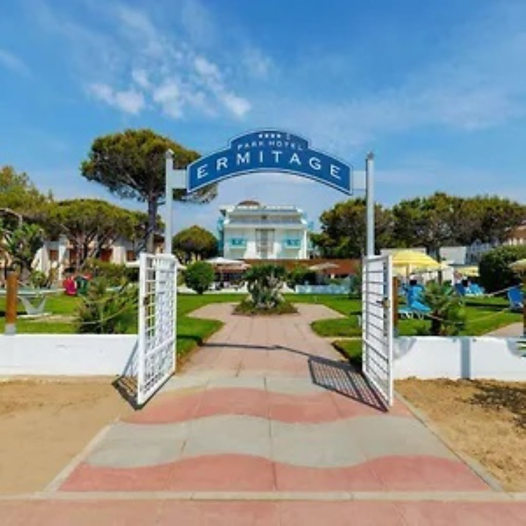 Park Hotel Ermitage-Prilaz hotelu.jpg