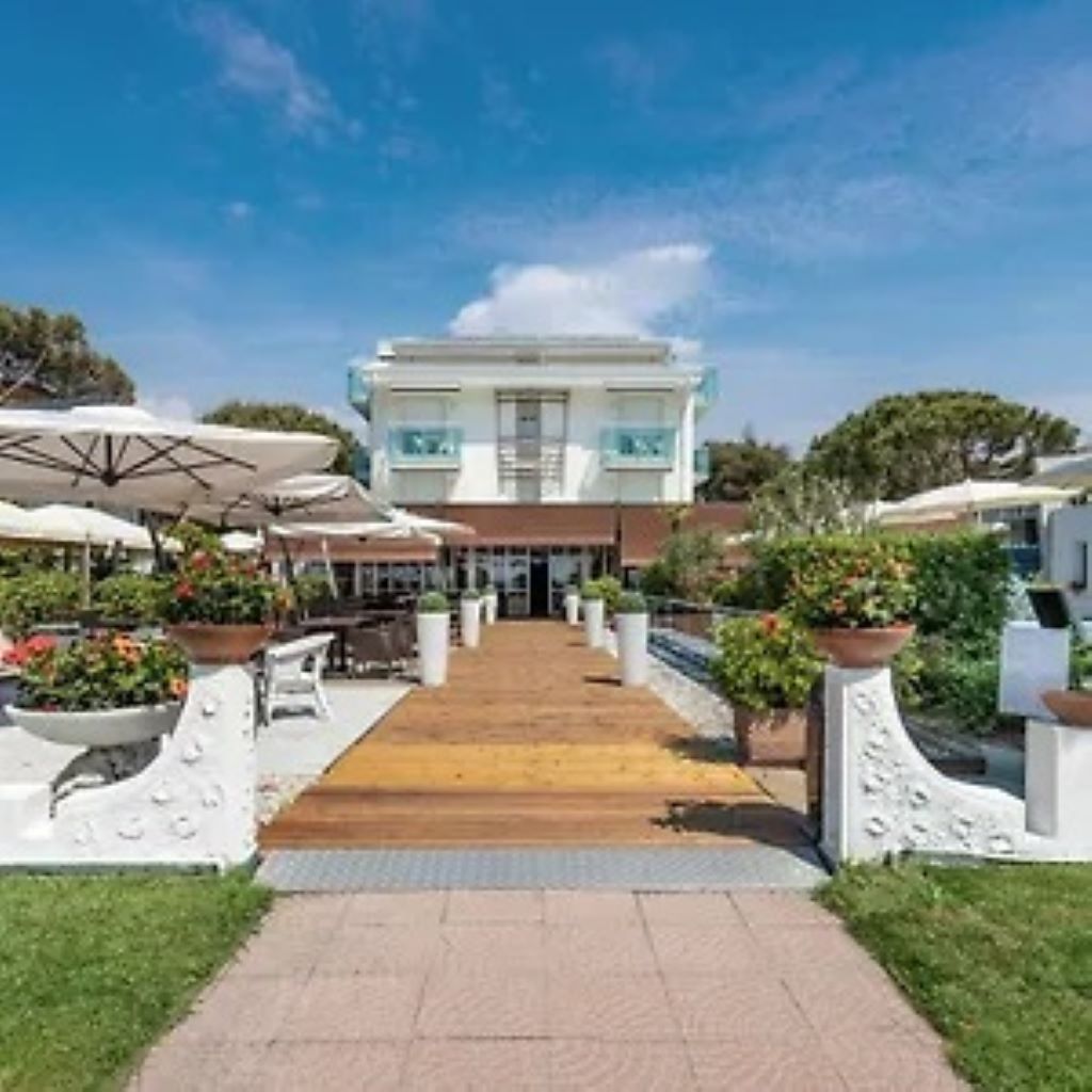 Park Hotel Ermitage-Zgrada hotela.jpg