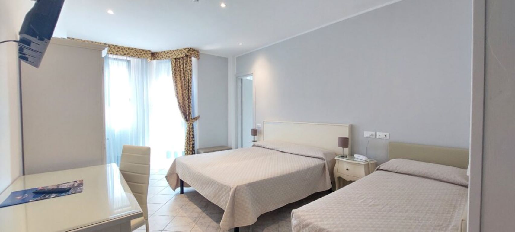 Hotel Vina del Mar Pineta-Porodicna Plus soba.jpg