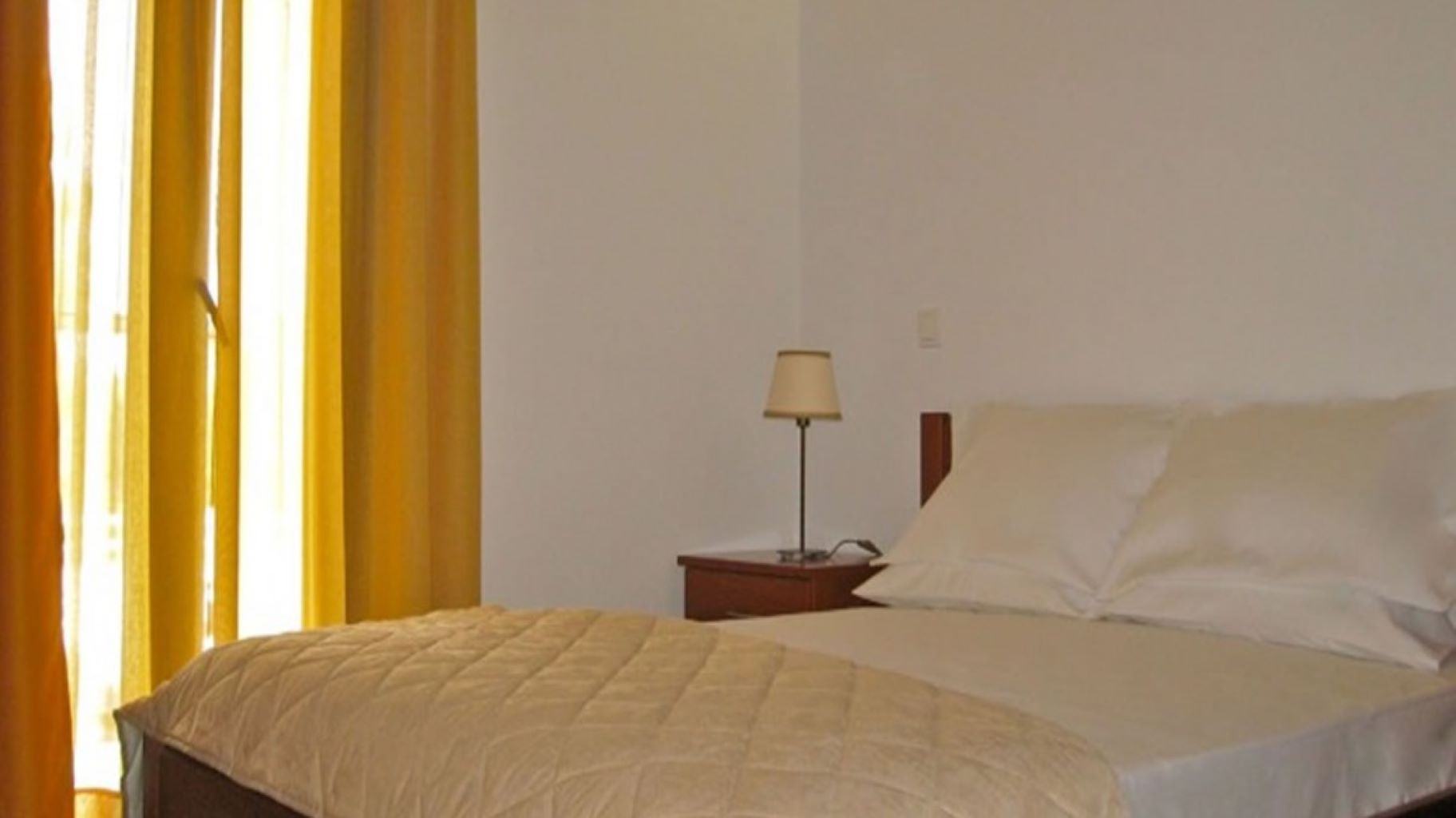 Parisis Villas with pool Skiathos -bračni krevet-.jpg