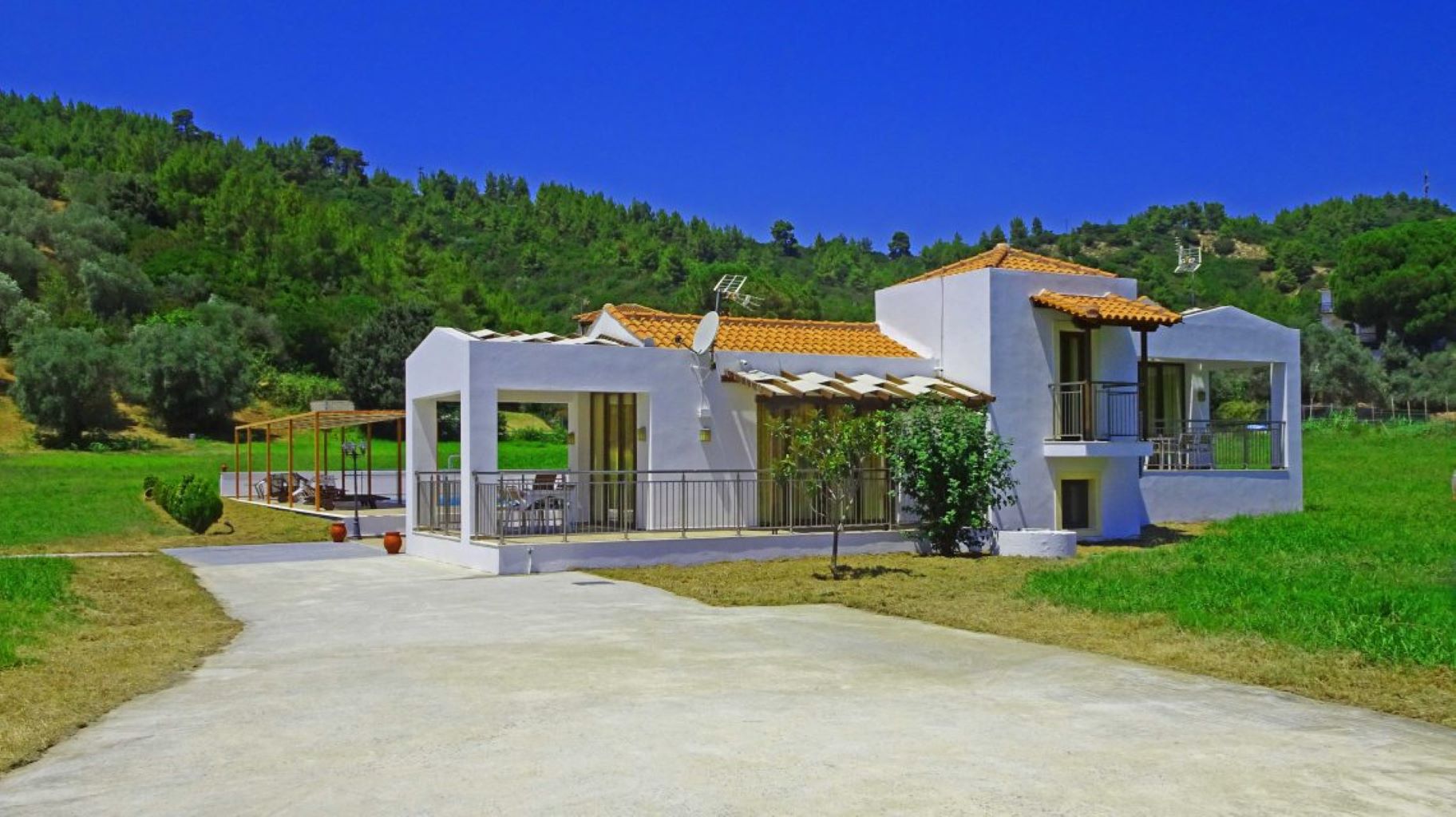 Parisis Villas with pool Skiathos -villa-.jpg