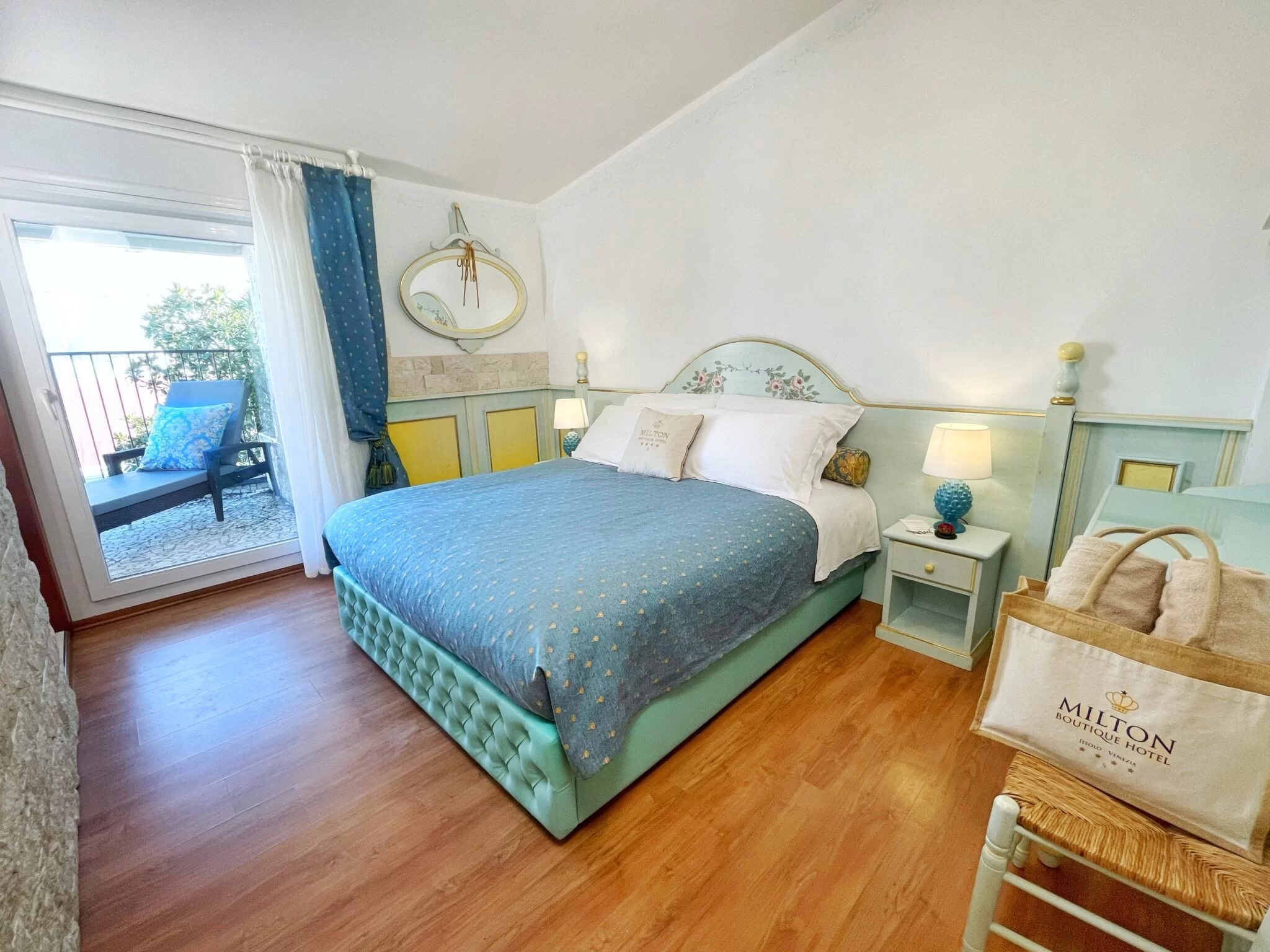 Milton Boutique Hotel-Comfort soba sa terasom.jpg