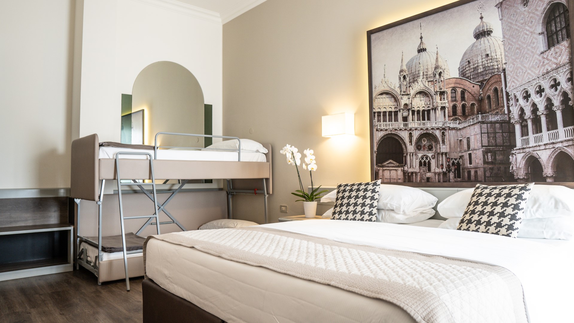 Principe Palace Hotel-Standardna porodicna soba.jpg