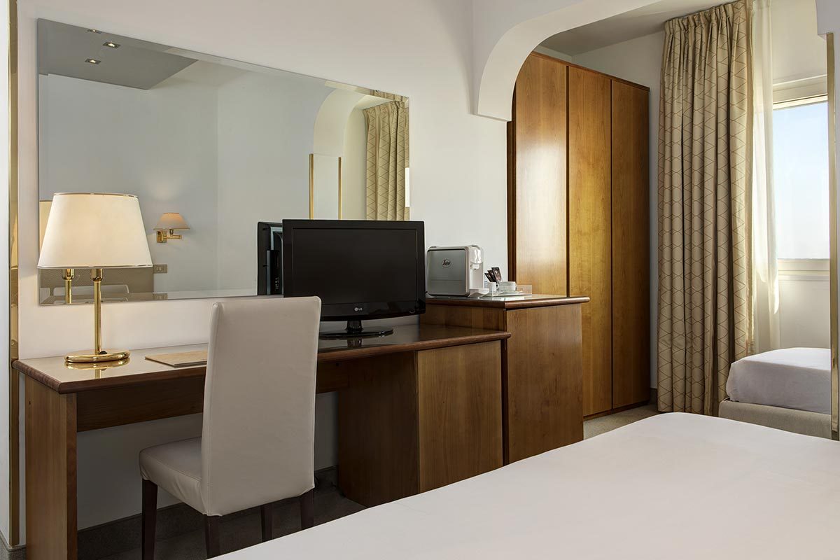 Park Hotel Brasilia-Classic trokrevetna soba.jpg