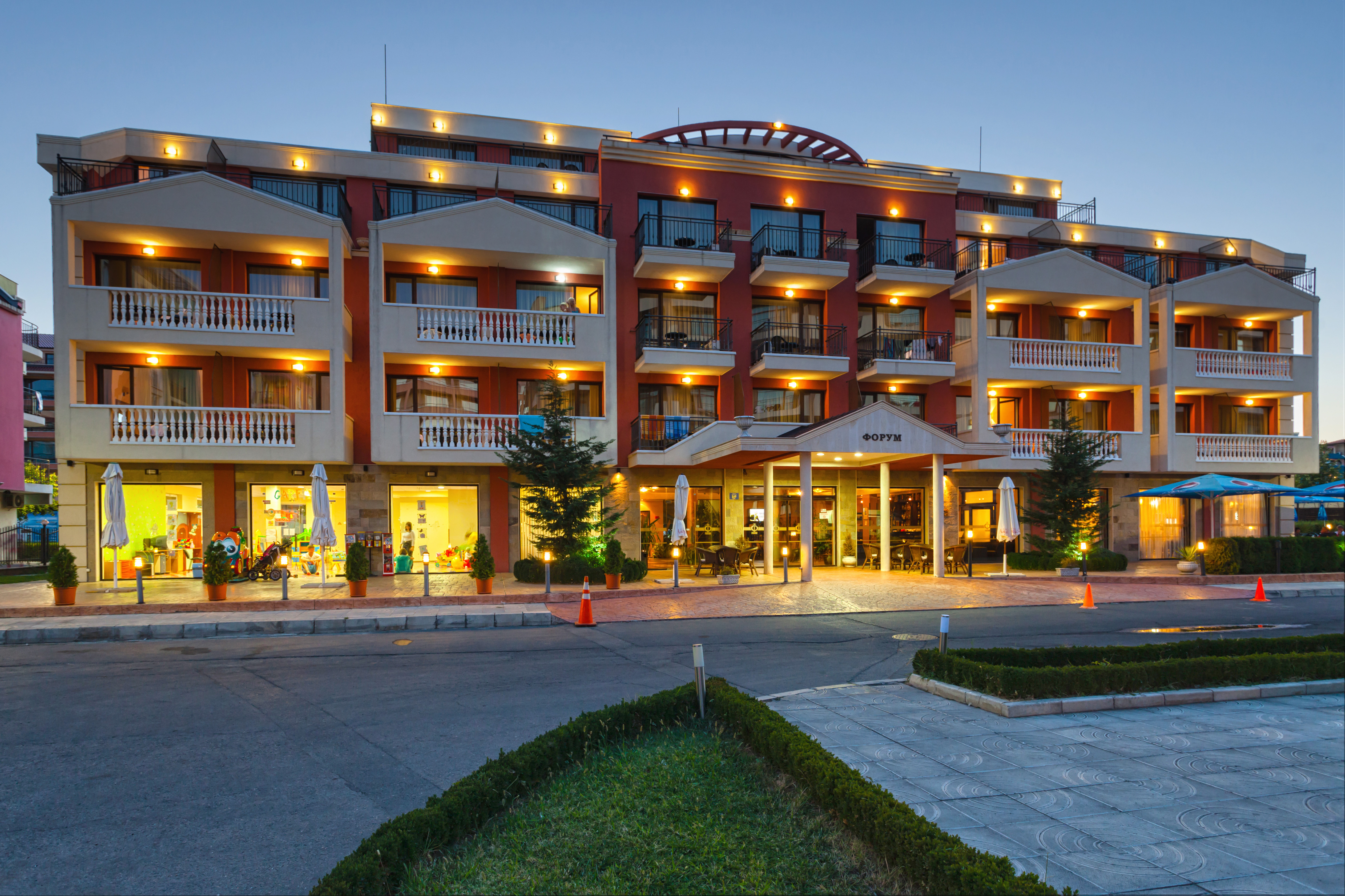 Hotel Forum noću