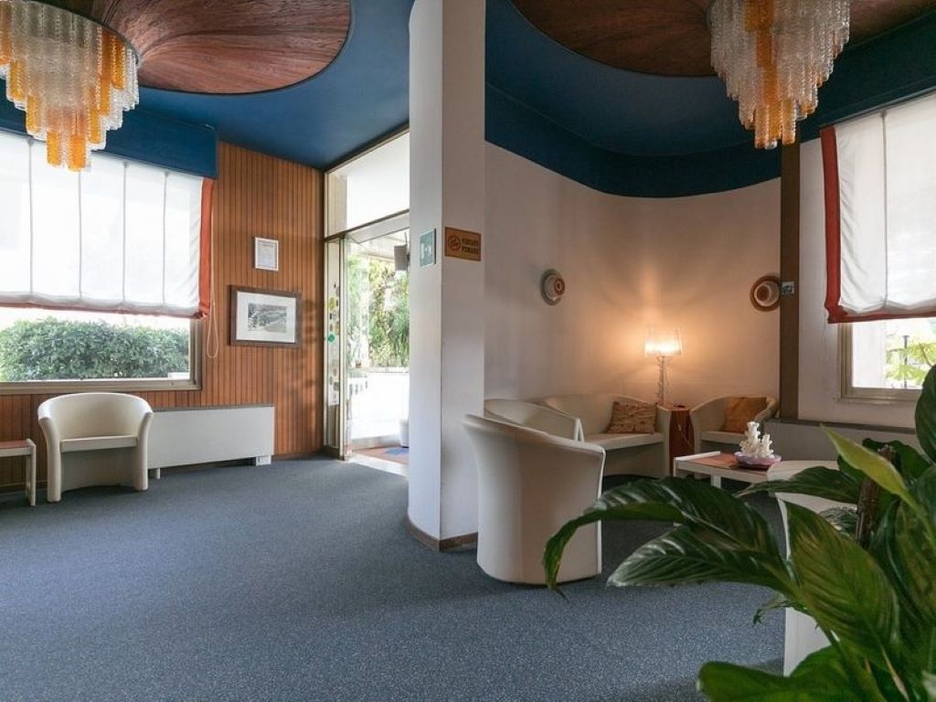 Alexander Hotel-Lobby.jpg