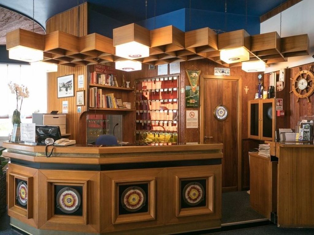 Alexander Hotel-Recepcija.jpg