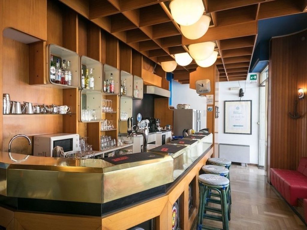 Hotel Alexander-Bar.jpg