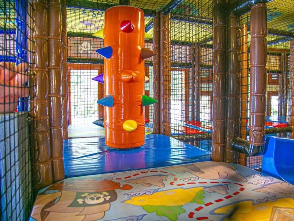 Hotel Alexander-Mini klub.jpg