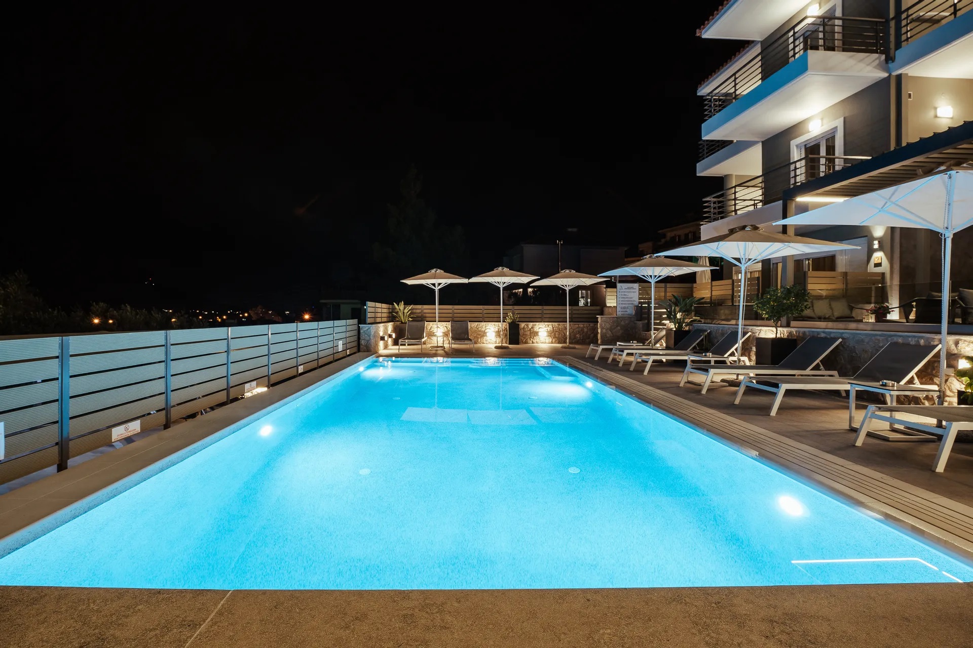Andrews Studios Nafplio-Bazen.jpg