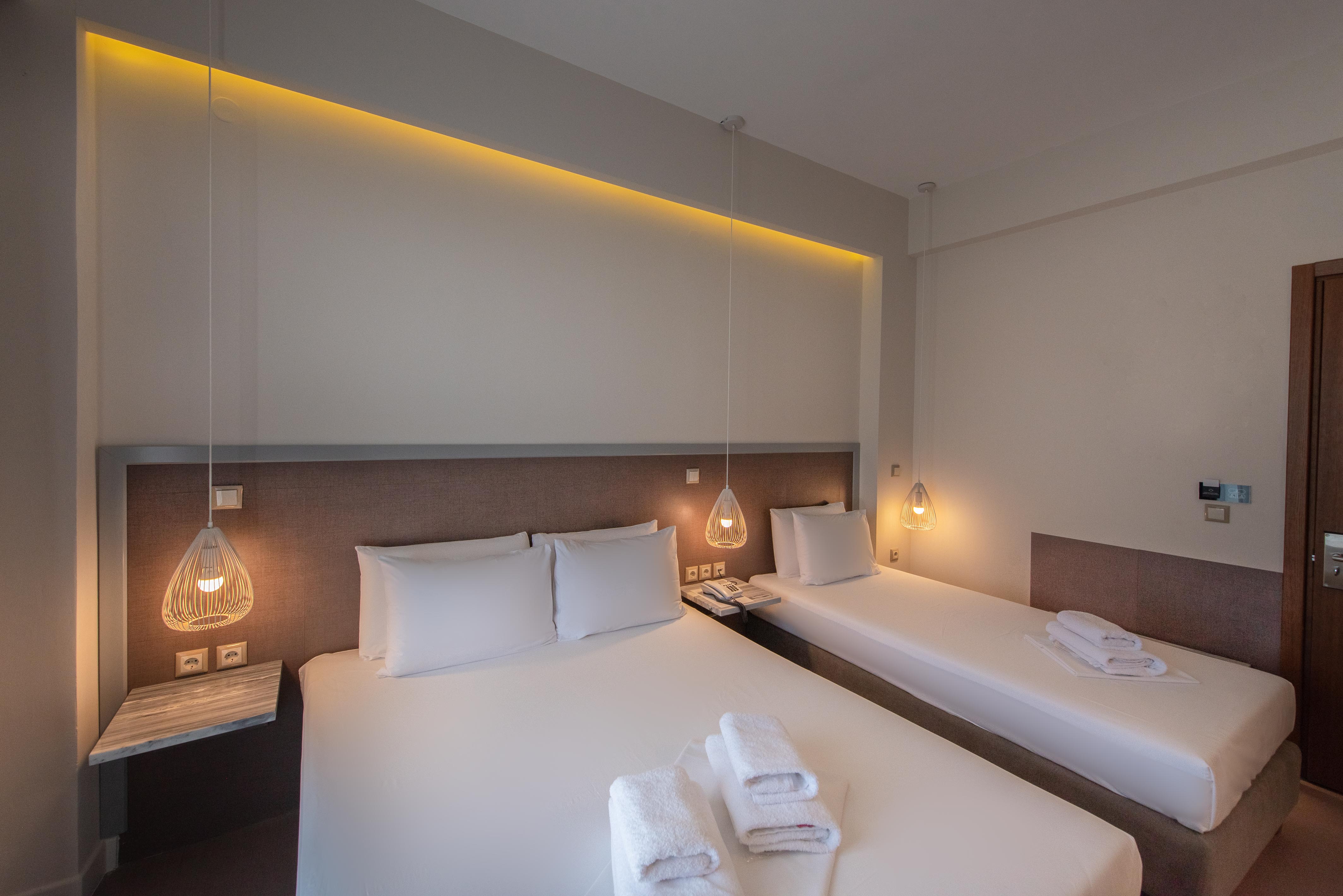 Avra Nafpliou Hotel trokrevetna soba.jpg