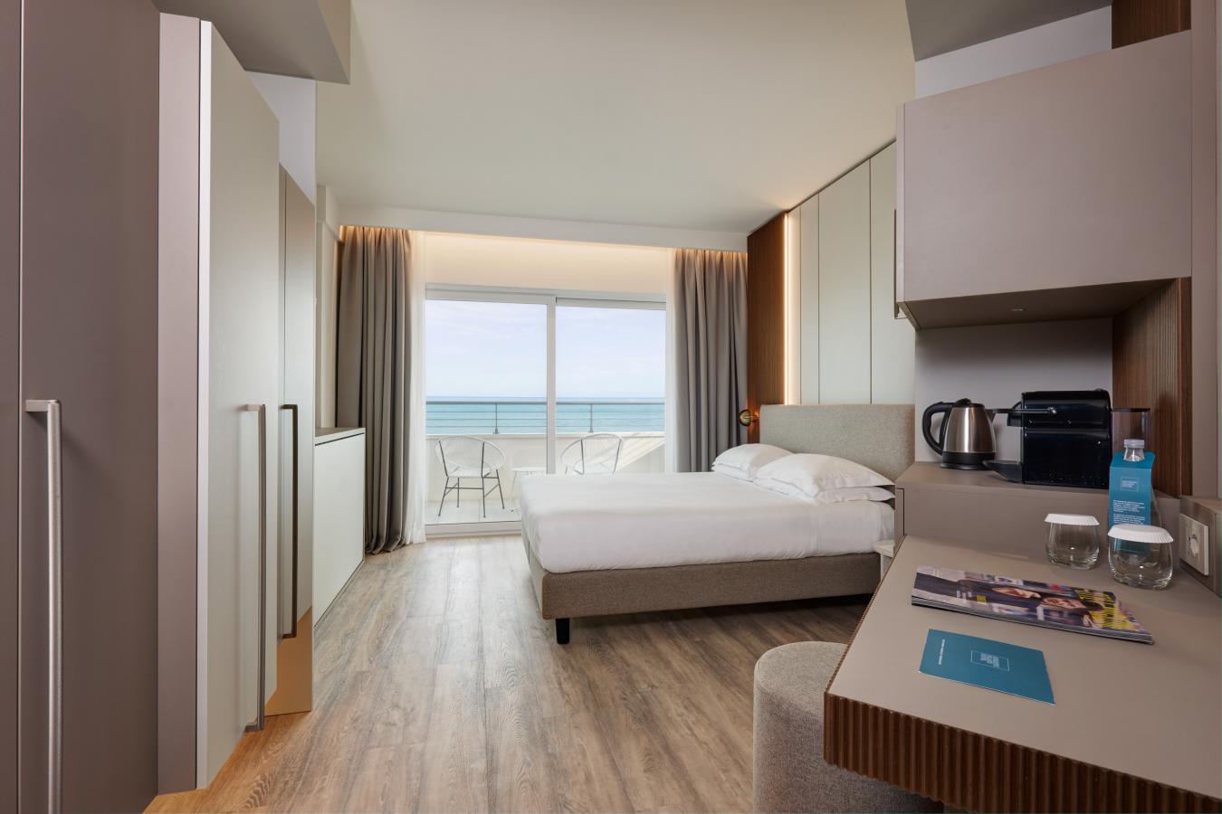 Adriatic Palace Hotel-Standardna soba.jpg