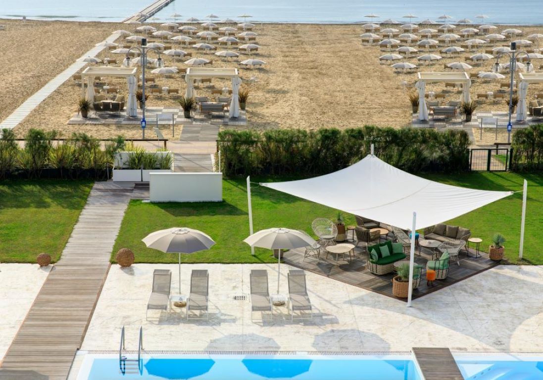Adriatic Palace-Izlaz na plazu.jpg