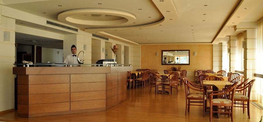 Hotel Oceanis recepcija i bar.jpg