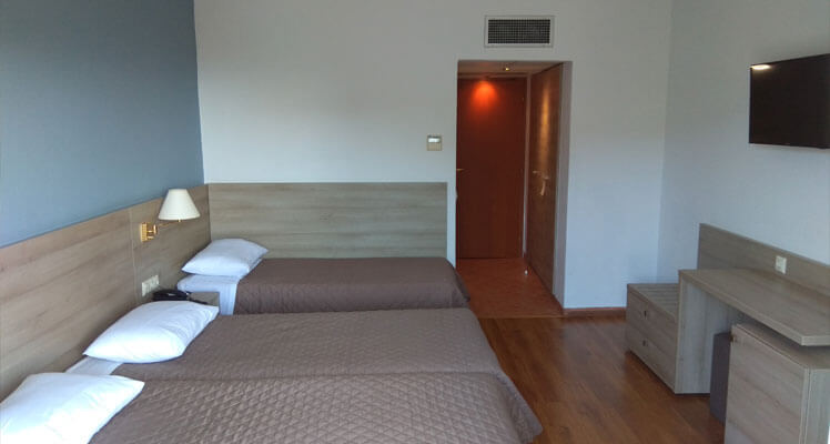 Hotel Oceanis triple soba 1.jpg