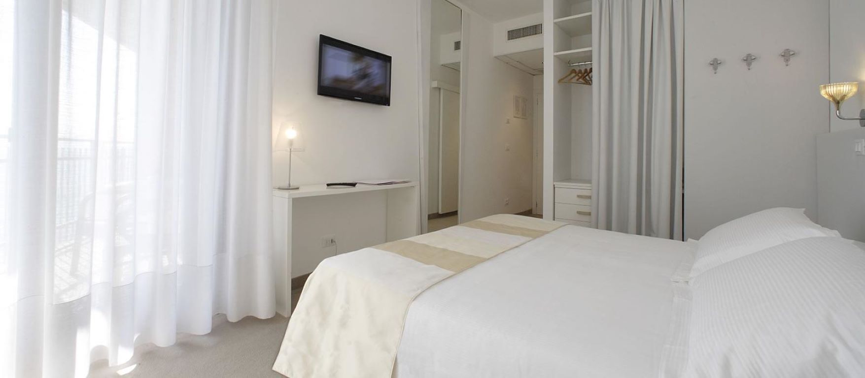 Hotel delle Nazioni-Standardna soba.jpg