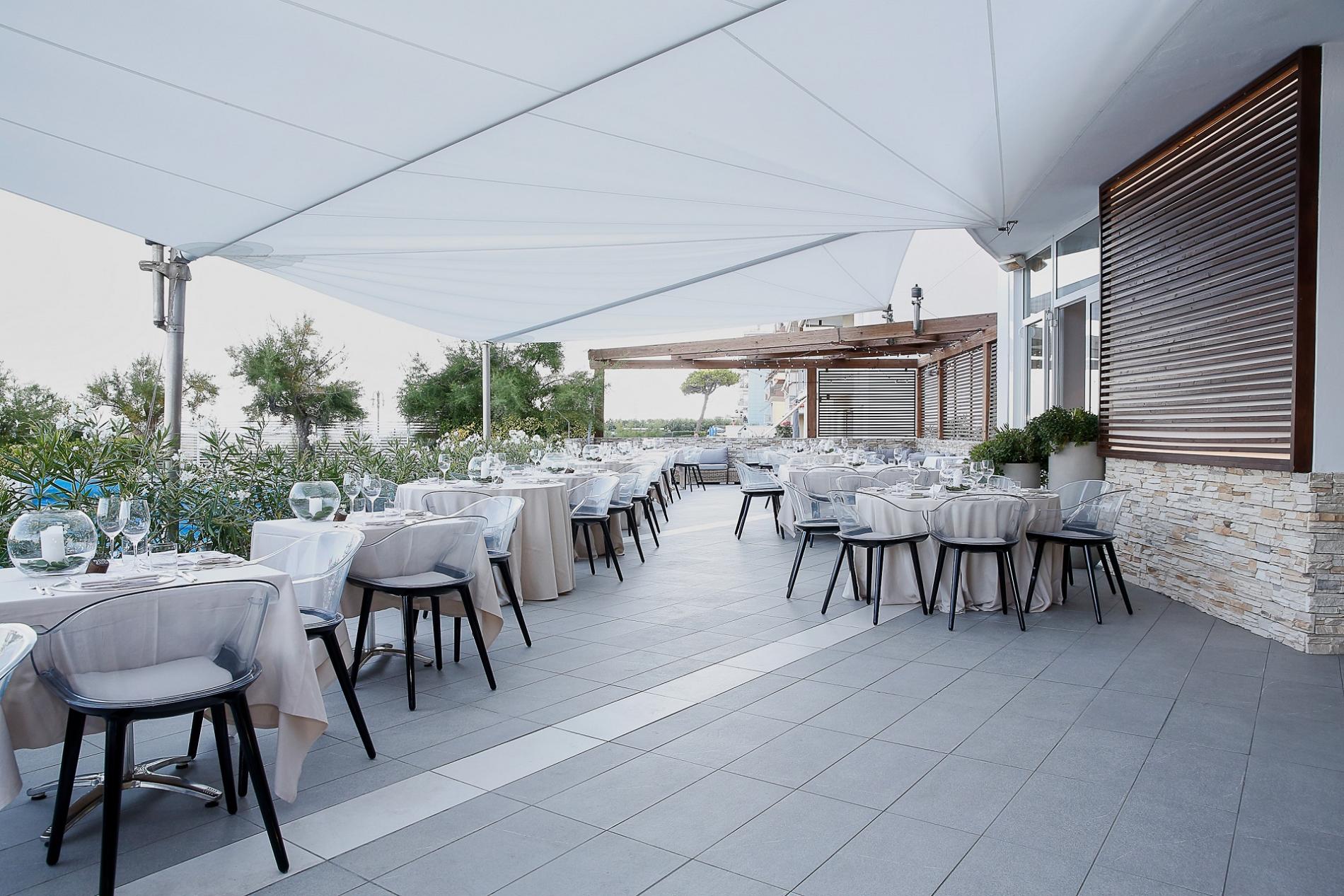 Hotel delle Nazioni-Terasa restorana.jpg