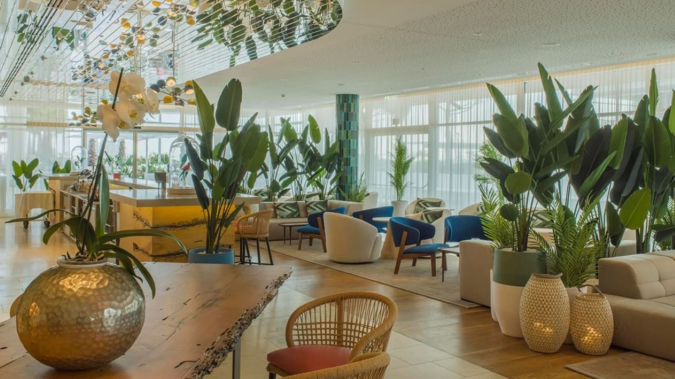 Falkensteiner Hotel & Spa Jesolo-Lobby bar.jpg