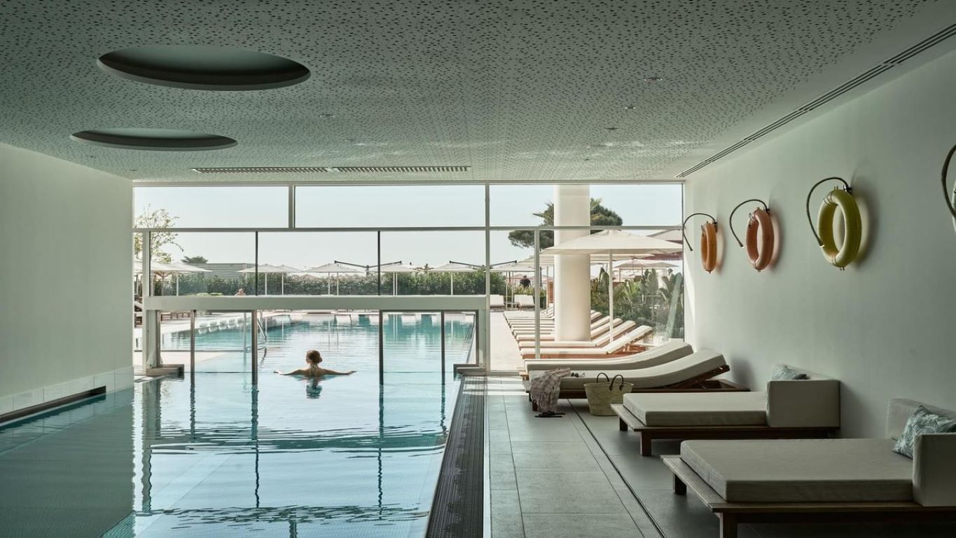 Falkensteiner Hotel & Spa Jesolo-Unutrasnji bazen.jpg