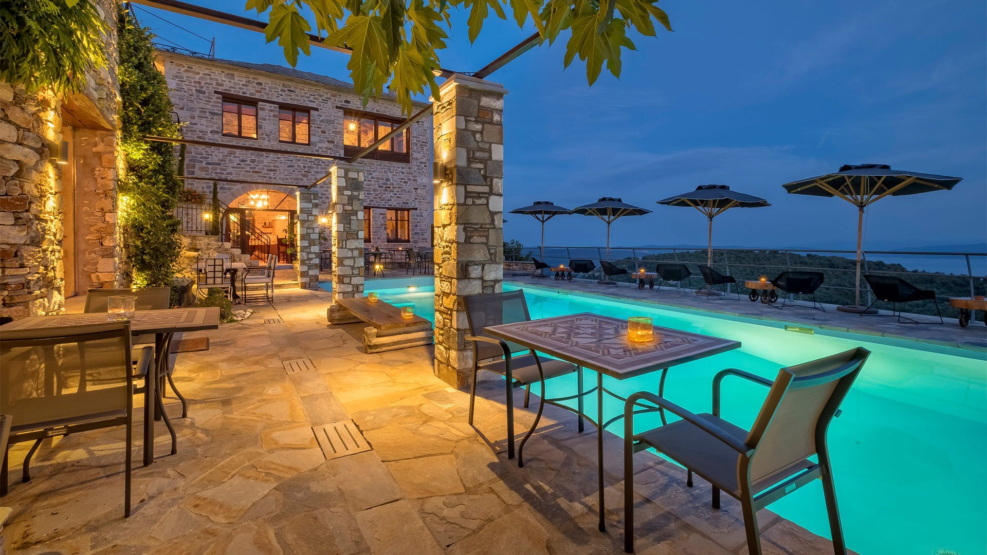 Sakali Mansion Pelion dvorište.jpg
