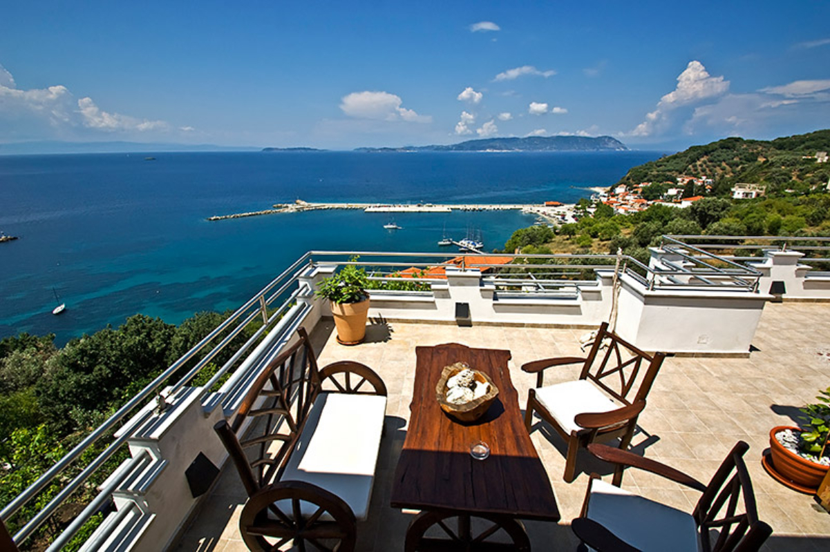 Aegean Wave Hotel terasa.jpg